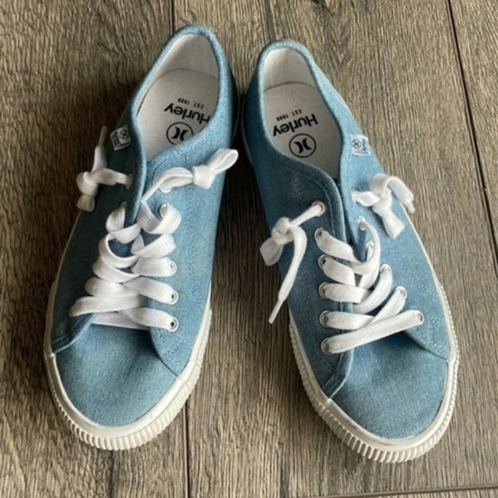 Hurley shoes, size 6 light blue loafers lace up